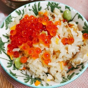 炊き込みご飯＊いくら乗せ